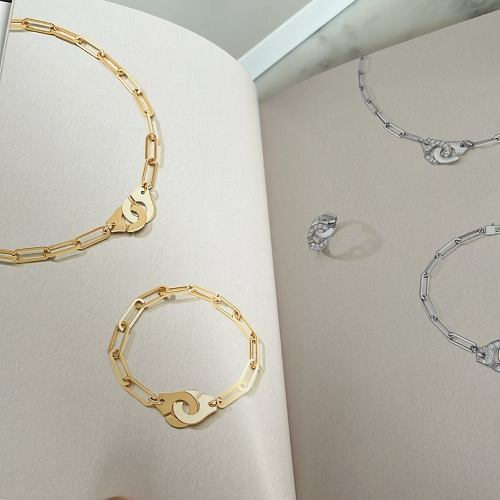 Dinh Van Menottes R15 18K Yellow Gold Handcuff Necklace - Picture 6 of 13